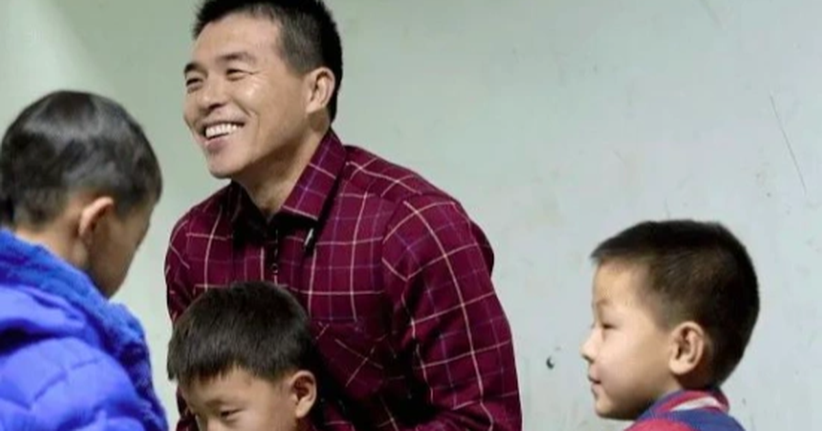 From the countryside to the city, poor mother discovers her son has more than 200 adopted children