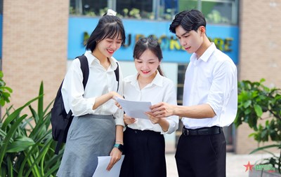 일부 남부 대학은 고등학교 시험 성적을 기준으로 조기 입학 점수를 발표합니다.