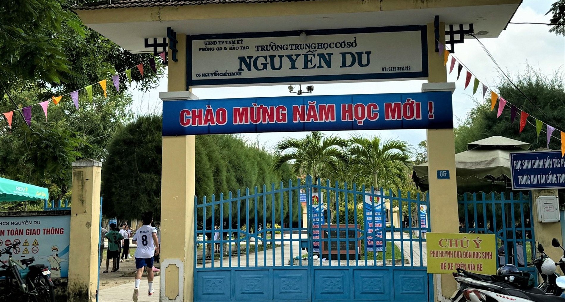 Vụ con bị đánh, cha vào lớp đánh học sinh lớp 8: Do trêu chọc nhau việc đá bóng