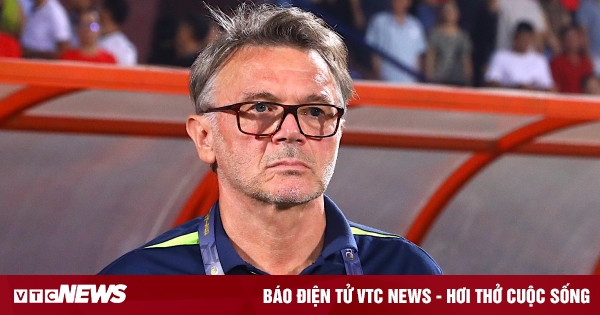 El entrenador Troussier elimina a cinco jugadores más y finaliza la lista del equipo de Vietnam mañana por la mañana