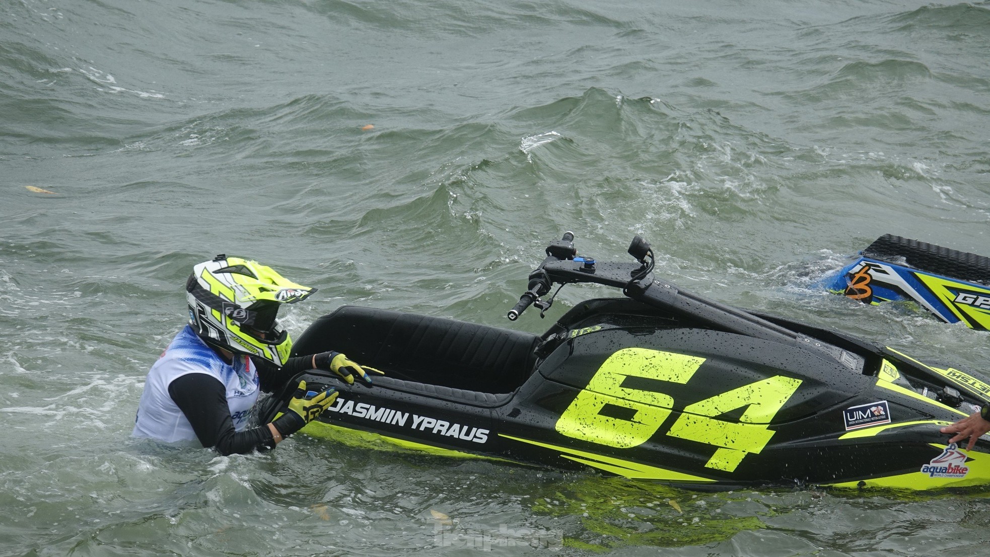 Schauen Sie zu, wie die „Bestien“ beim Jetski-Rennen der Welt gegeneinander antreten. Foto 17