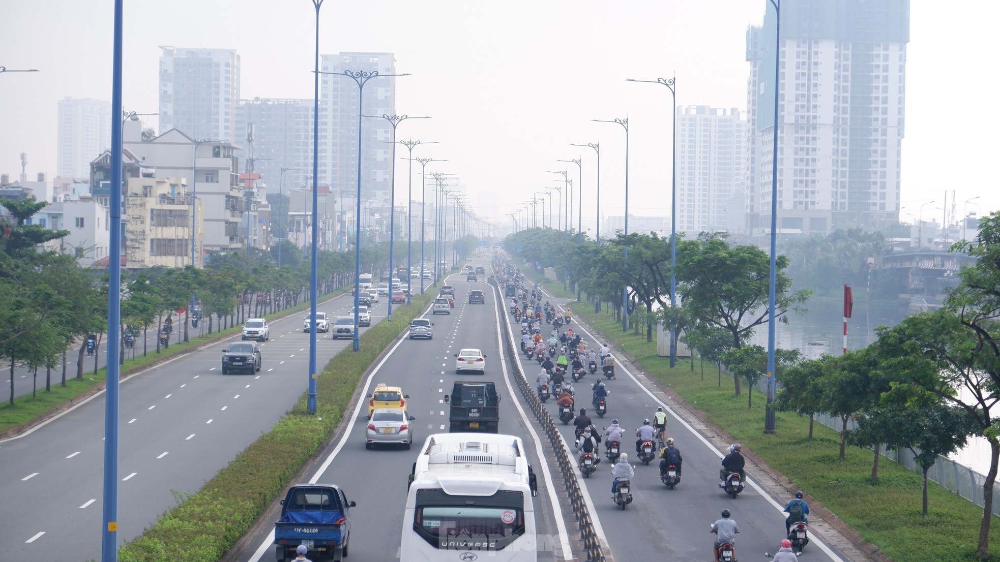 TPHCM chìm trong sương mù, bụi mịn vượt ngưỡng cho phép nhiều lần ảnh 5