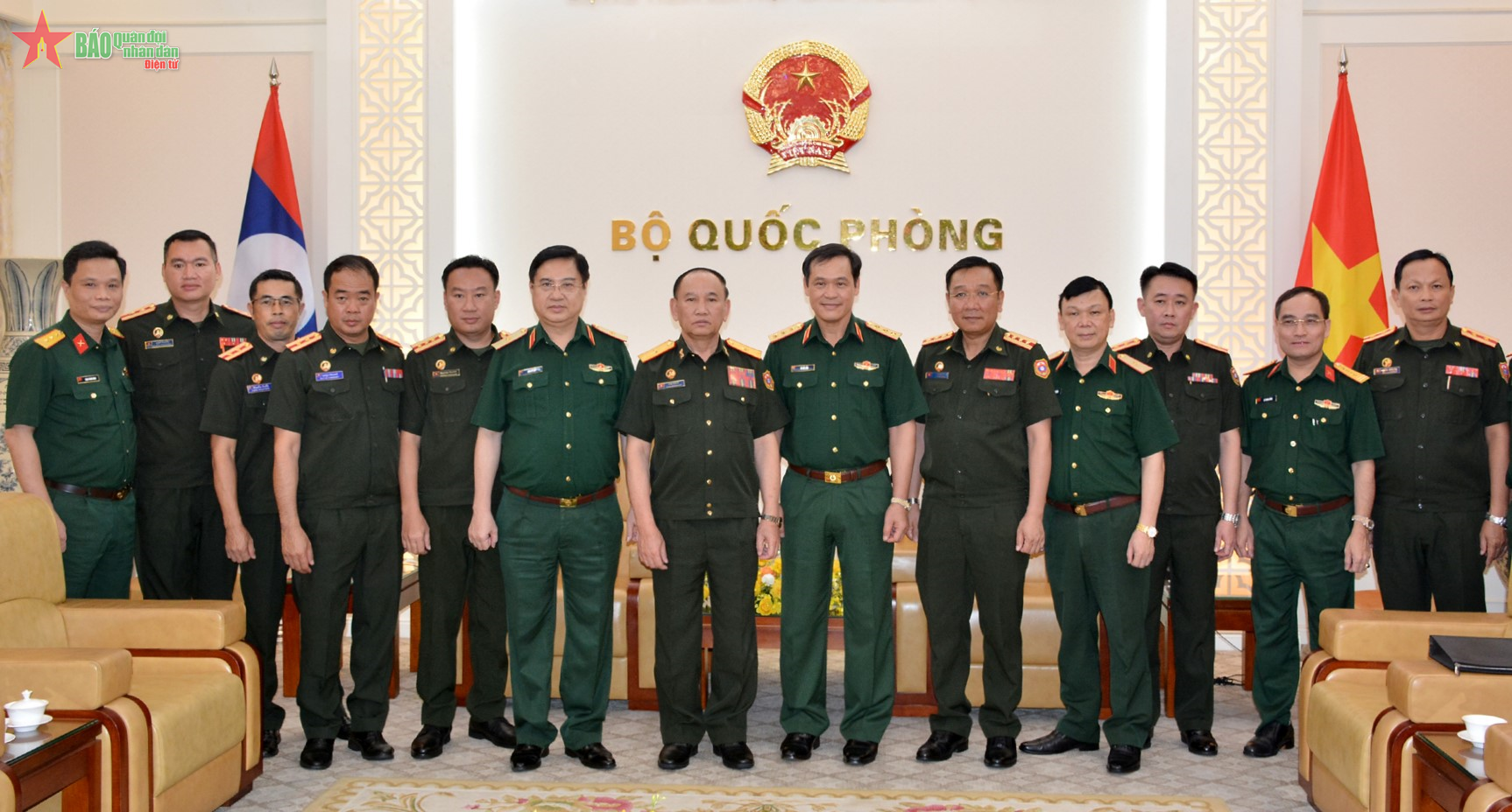 Senior Lieutenant General Vu Hai San received the Director of the Finance Department, Lao Ministry of National Defense.