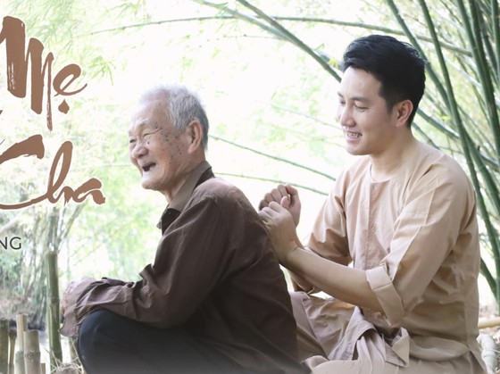 Nguyễn Phi Hùng lấn sân cải lương, ra mắt MV mùa vu lan ảnh 1