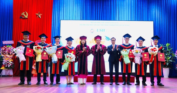 La Universidad de Deportes de la Ciudad de Ho Chi Minh celebró una ceremonia de graduación y otorgó títulos de doctorado, maestría y licenciatura.