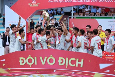 Trận chung kết SV Cup 2023 diễn ra trên sân vận động Trường Đại học Nha Trang.