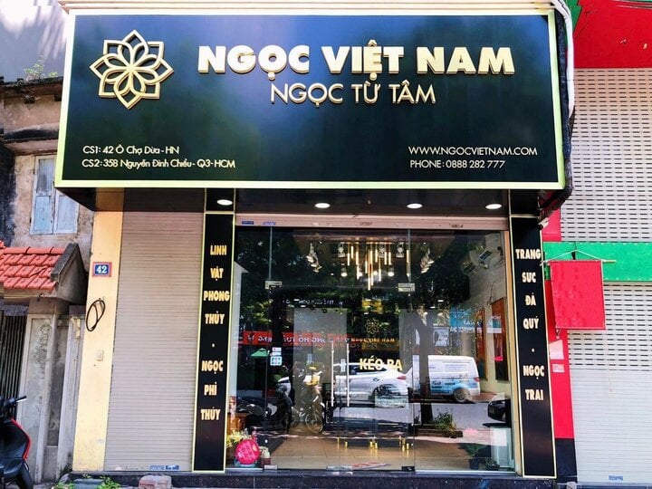 Ngoc Viet Nam กำลังเพิ่มพูนตำแหน่งของตนในตลาดอัญมณีของเวียดนามอย่างต่อเนื่องด้วยโชว์รูมทั้งในภาคเหนือและภาคใต้