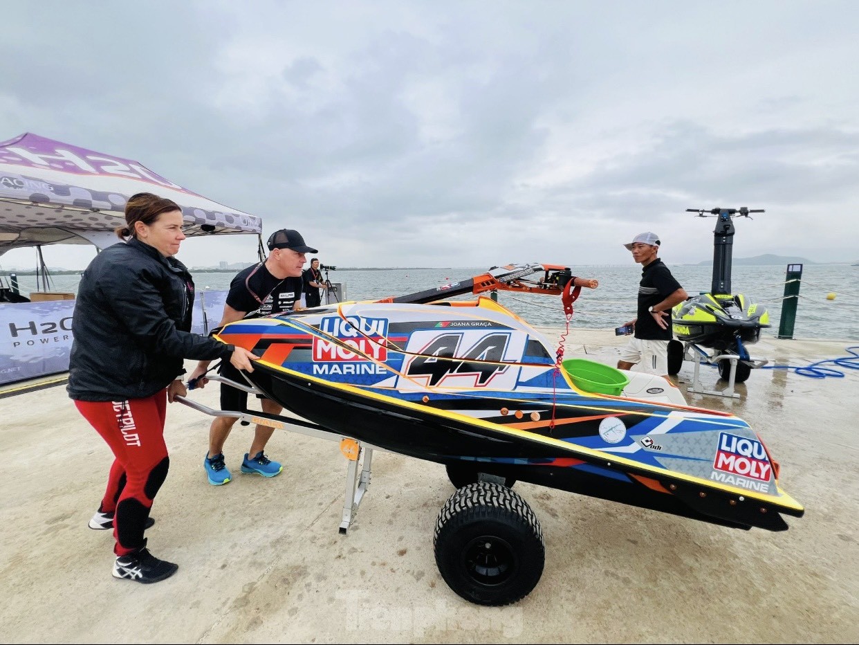 Schauen Sie zu, wie die „Bestien“ beim Jetski-Rennen der Welt gegeneinander antreten. Foto 11