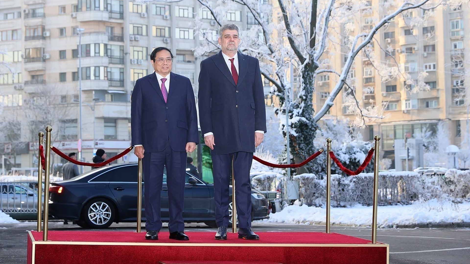 Ceremonia oficial de bienvenida al Primer Ministro Pham Minh Chinh en Rumania