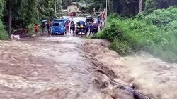 Typhoon Trami advances rapidly, Philippines halts many activities