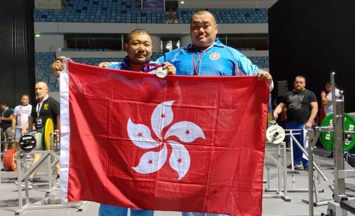 Two weightlifters Kitsui and Fong.