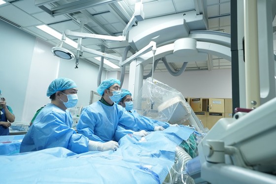 Doctors deploy new technique to replace pulmonary valve for patient