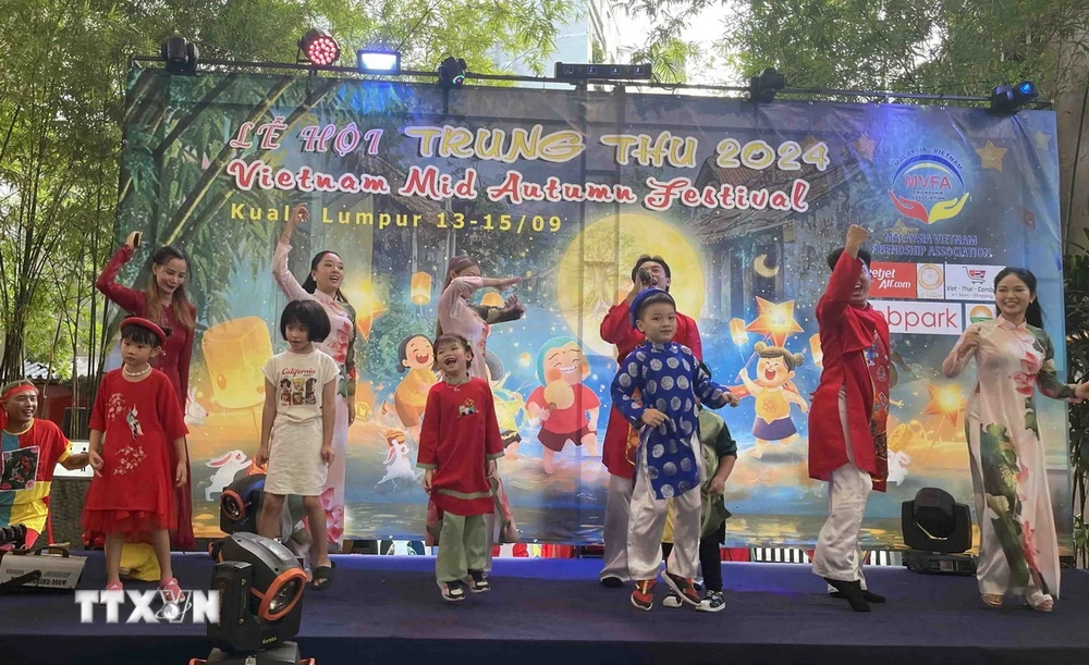 Children were excited to participate in the performances. (Photo: Thanh Trung/VNA)