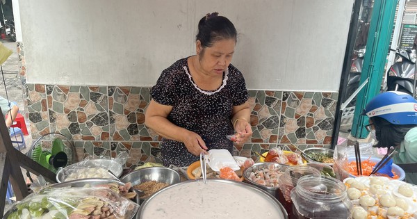 What's at the 'girl's shop' that sells a different dish every day that makes the alley in Ho Chi Minh City crowded?