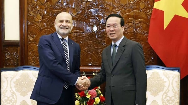 Le président Vo Van Thuong a reçu l'ambassadeur d'Italie lui faisant ses adieux à la fin de son mandat au Vietnam.