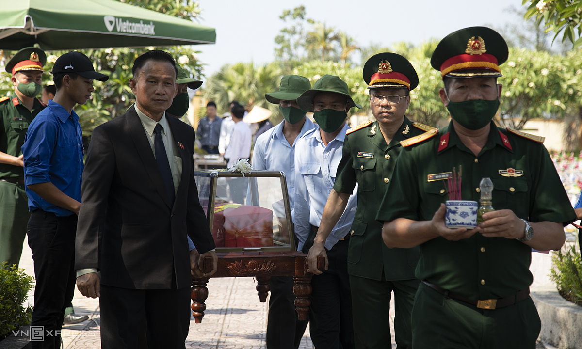 Beerdigung der sterblichen Überreste von 115 in Laos gefallenen freiwilligen Soldaten