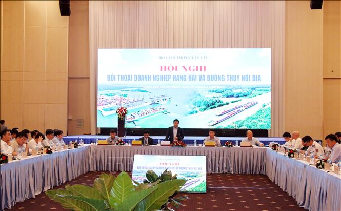 Ministro Nguyen Van Thang: Aumentar la proporción del transporte marítimo y fluvial al menos al 50%