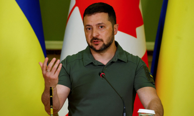 Tổng thống Zelensky trong cuộc họp báo với Thủ tướng Trudeau tại Kiev ngày 10/6. Ảnh: Reuters