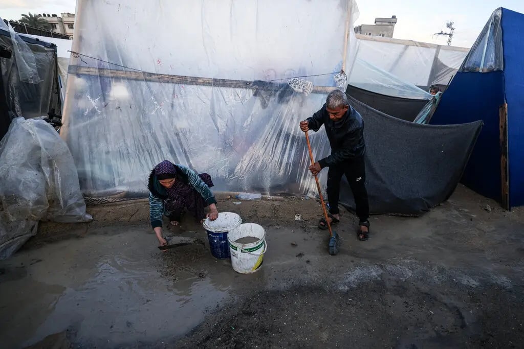 Gazans face new threats as winter approaches picture 1