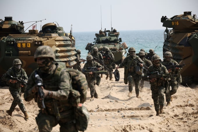 US and South Korean soldiers during the Ssangyong landing exercise in Pohang, South Korea on March 29. Photo: Reuters