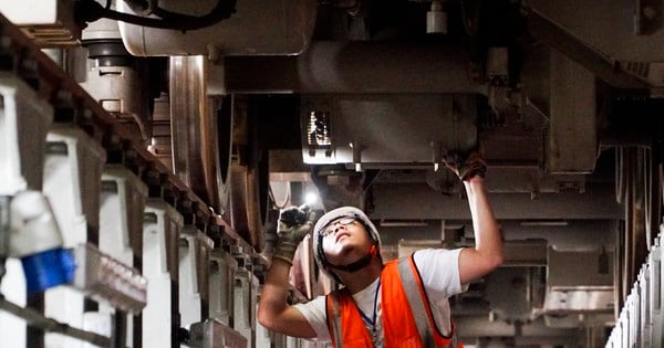 Soyez témoin du travail important que l'équipe d'ingénierie effectue sur la ligne 1 du métro avant son lancement.