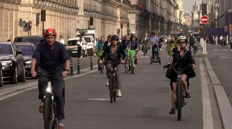 Se están ampliando los carriles bici en París. Foto: EURONEWS