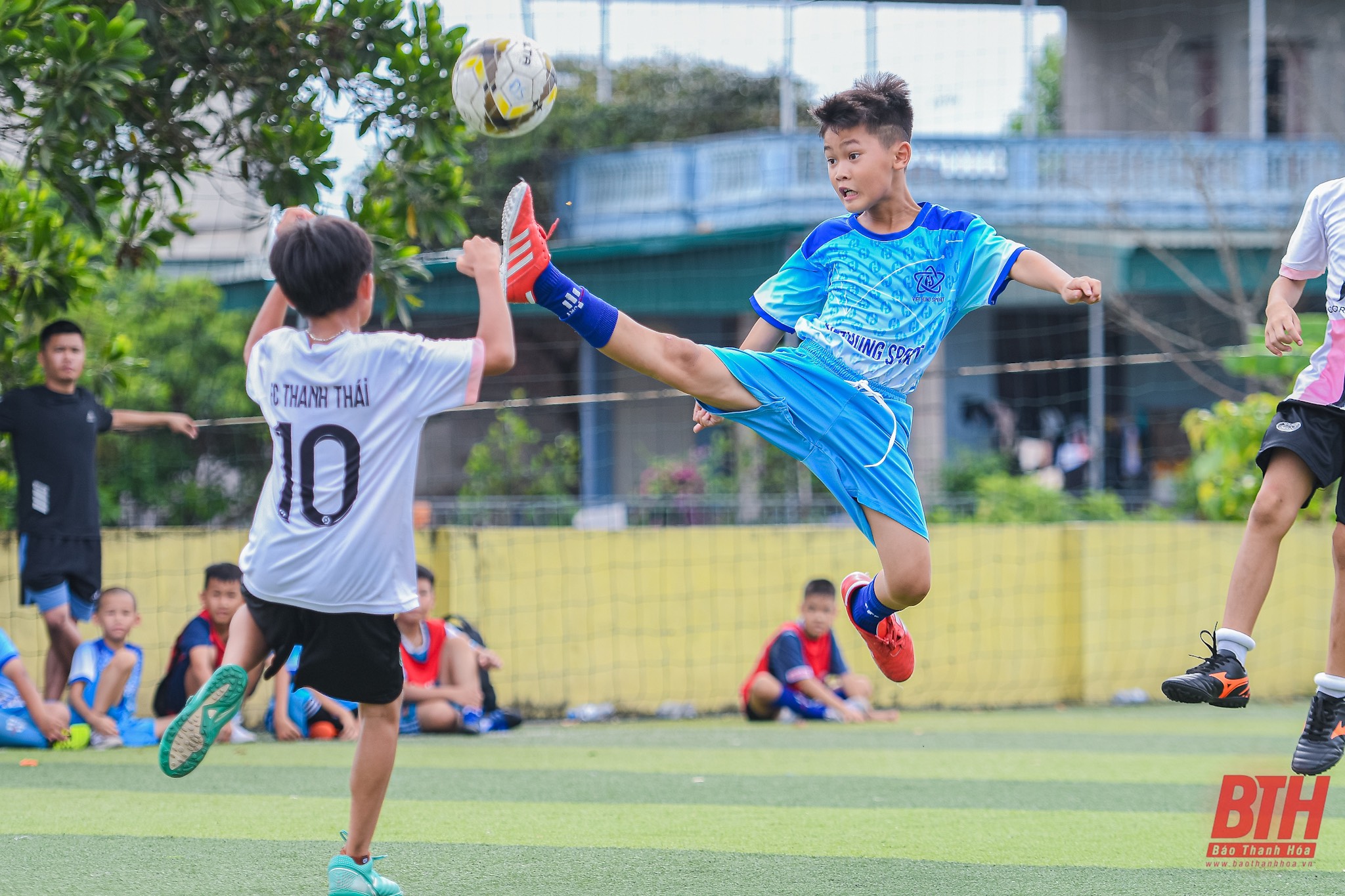 Dong Son, de la categoría Sub 10, aspira a llegar lejos en el Torneo de Fútbol Infantil de la Copa de Periódicos Thanh Hoa 2023