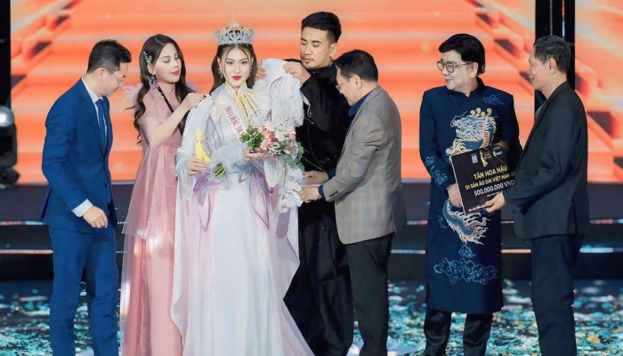 تتولى هوانغ تشاو آنه مسؤولية Miss Ao Dai Heritage Vietnam للموسم الأول.