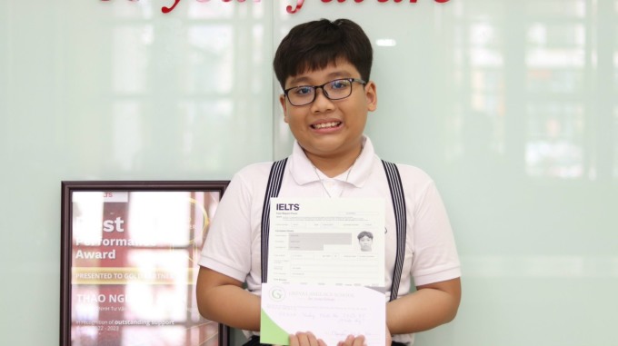 Nguyen Minh Duc with IELTS score sheet, August 2023. Photo: Family provided