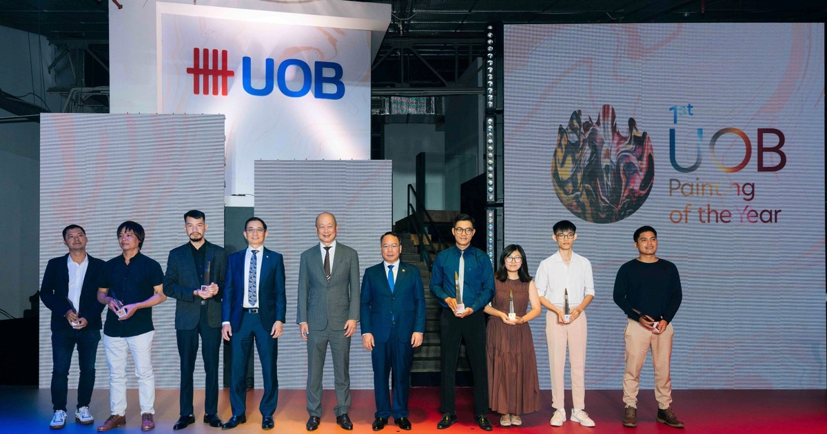 Painting of Hanoi Cathedral on car hood wins UOB Painting of the Year award in Vietnam