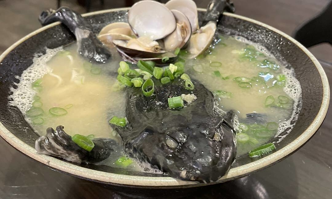 カエルが丸ごと入ったラーメンが台湾で騒動を巻き起こしている