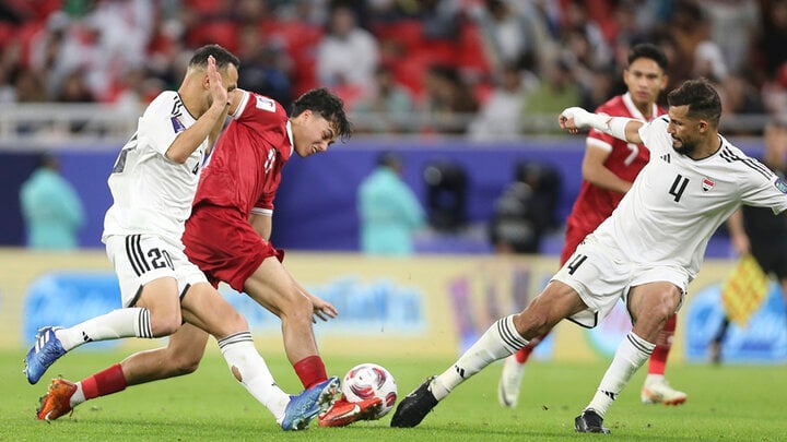 Indonesia (red shirt) lost to Iraq in the opening match of the 2023 Asian Cup.