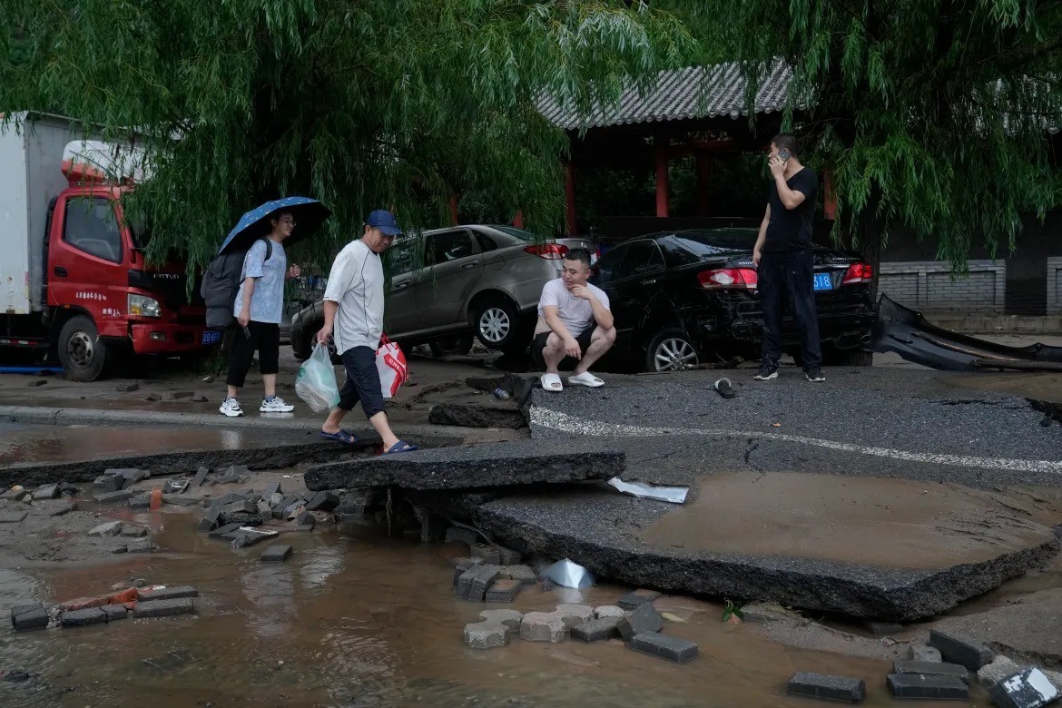 Trung Quốc: Bắc Kinh đối mặt với lũ lụt sau bão Doksuri