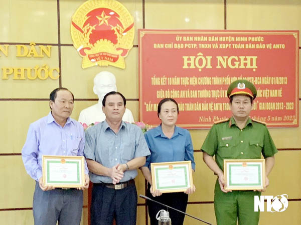 Ninh Phước: Tổng kết 10 năm đẩy mạnh phong trào toàn dân bảo vệ an ninh Tổ quốc