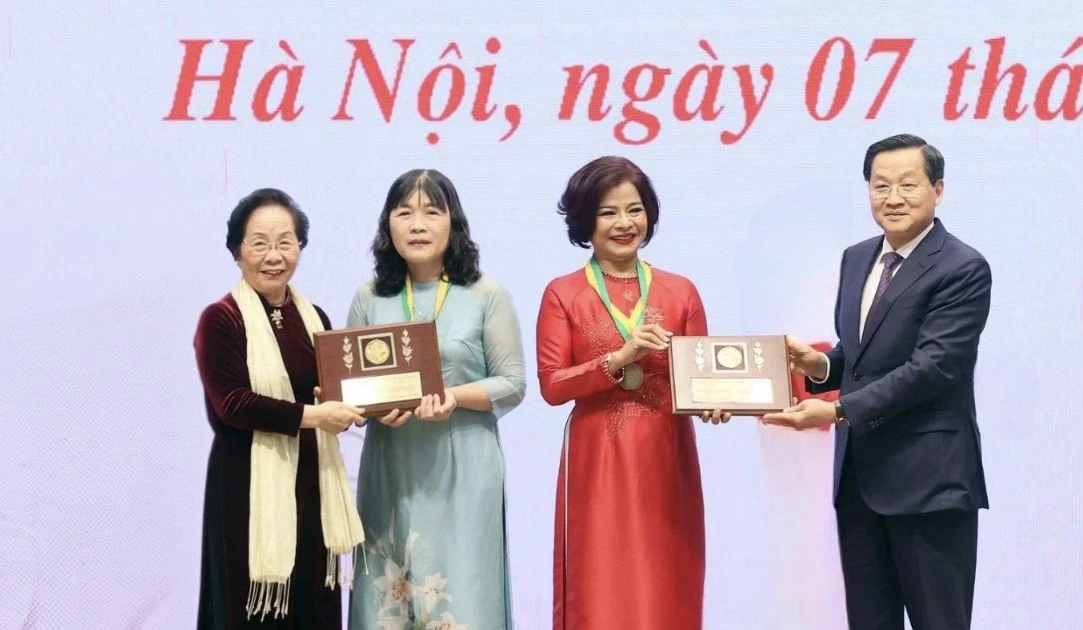 2 nhà khoa học nữ nhận Giải thưởng Kovalevskaia