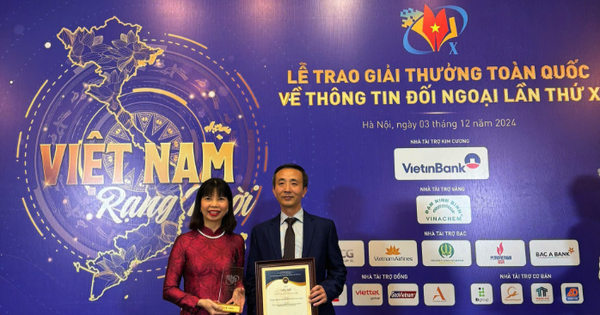 "Vietnamese Bookshelf" won second prize in the National Award for Foreign Information