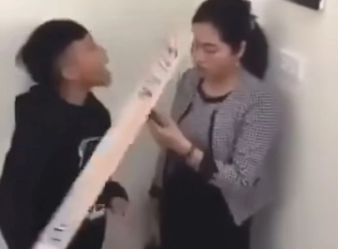 Nữ giáo viên bị học sinh ép vào tường rồi văng tục: 'Tôi liên tục mất ngủ' - Ảnh 3.
