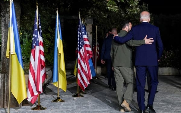 Les États-Unis continuent de consacrer d’importantes sommes d’aide militaire à Kiev, déclarant que les troupes nord-coréennes sont des cibles légitimes si elles combattent en Ukraine.