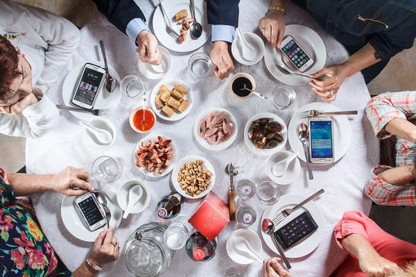 Réduire les « réunions » grâce à la technologie pour renforcer les liens familiaux