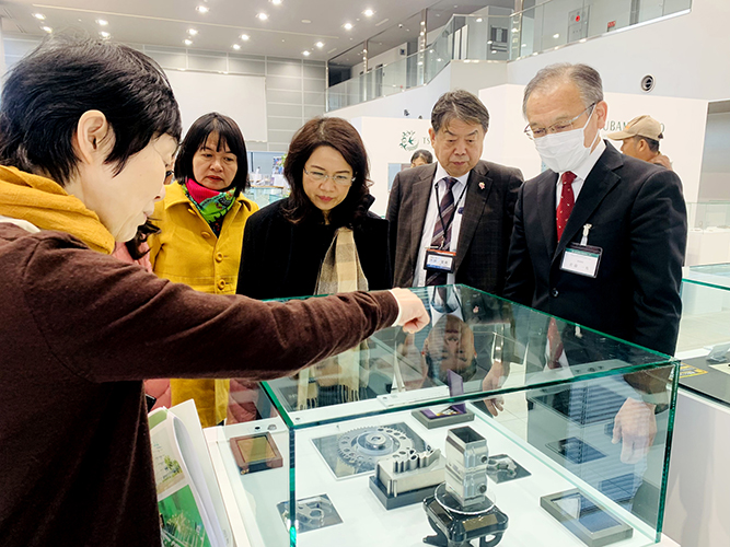 バリア・ブンタウ省の代表団が燕三条地域の製品ショールームを訪問しました。