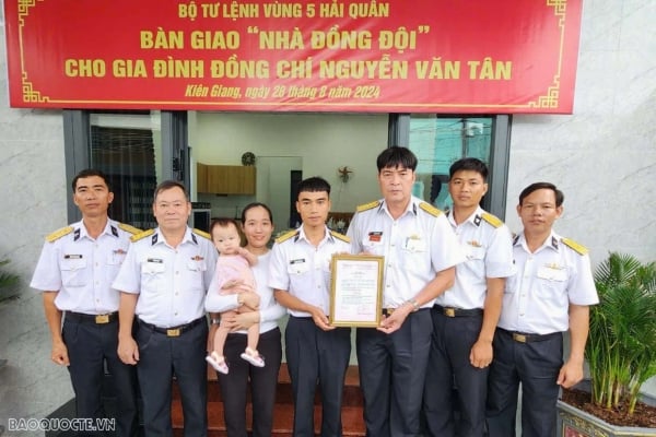 Bộ Tư lệnh Vùng 5 Hải quân bàn giao "Nhà đồng đội"