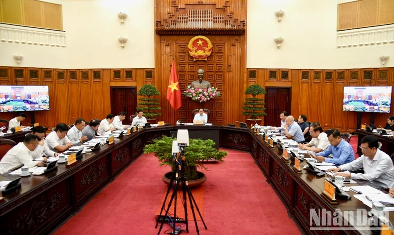 【写真】首相、500kV 3号線プロジェクトの進捗促進のため会合 写真5