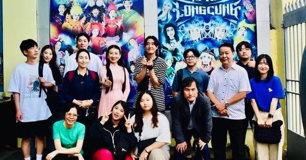 Artists from Busan Theater Association (Korea) exchange with Ho Chi Minh City Small Stage Drama Theater