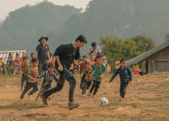 Đen Vâu trong MV "Nấu ăn cho em”