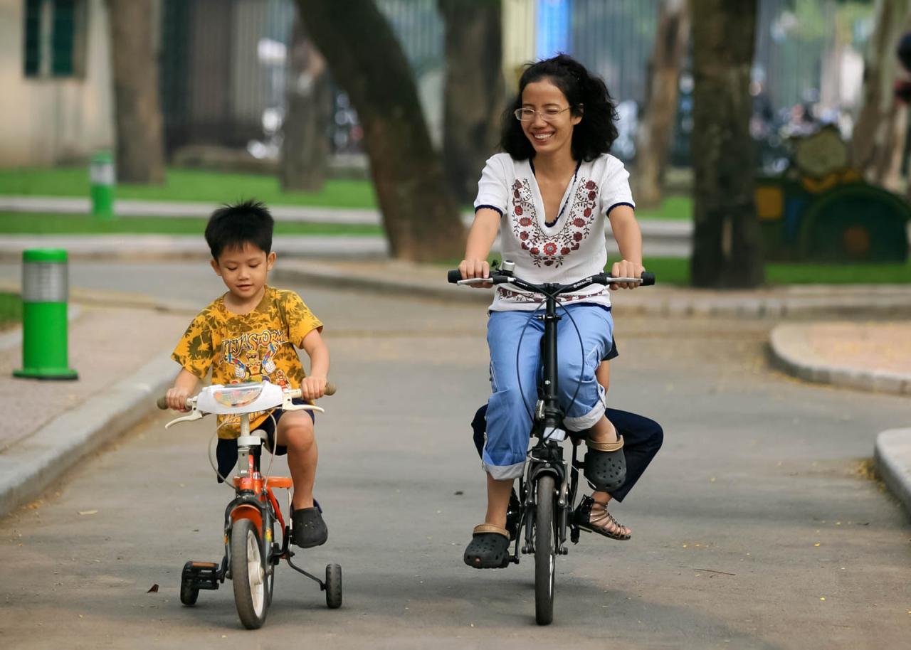 Tình mẫu tử thiêng liêng của phụ nữ Việt qua triển lãm ảnh Mẹ yêu con - 9