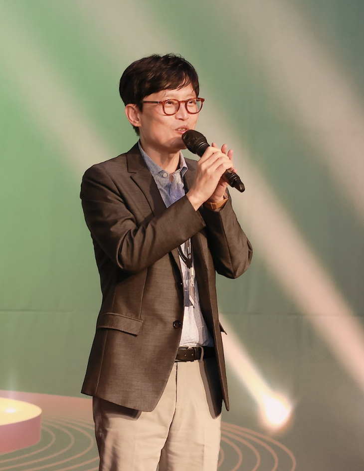 Ông Nam Dong Chul, giám đốc lâm thời của Liên hoan phim quốc tế Busan - Ảnh: HIFF