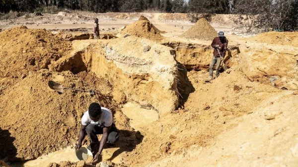 Las autoridades libias toman medidas drásticas contra la minería ilegal de oro en el desierto