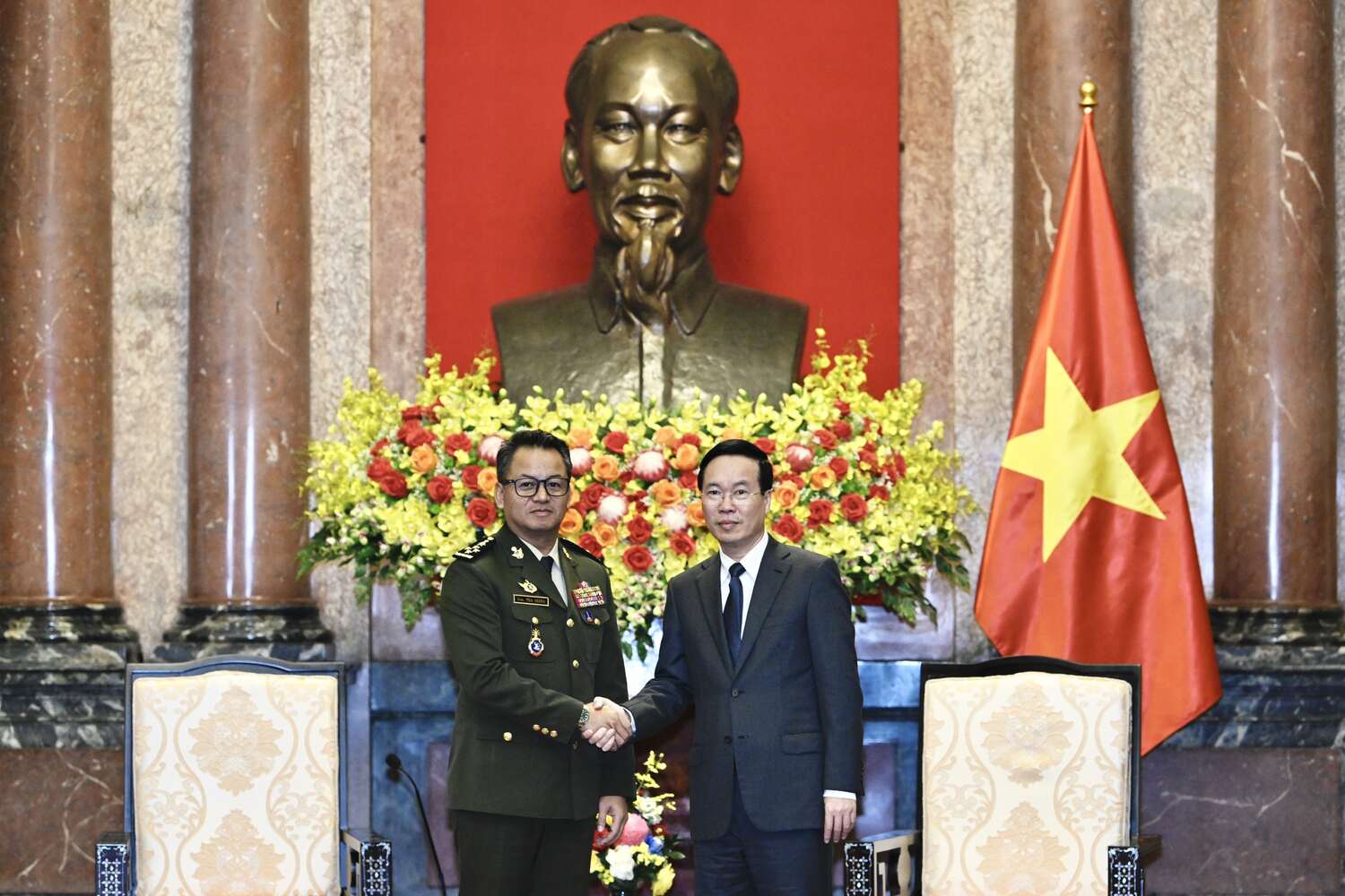 ประธานาธิบดีโว วัน ทวง เน้นย้ำว่าเวียดนามมีความปรารถนาที่จะเสริมสร้างความสัมพันธ์กับกัมพูชาอยู่เสมอ โดยถือว่าเรื่องนี้เป็นลำดับความสำคัญในนโยบายต่างประเทศของเวียดนาม ภาพ: ไห่ เหงียน