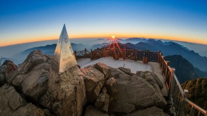 Fansipan est la plus haute montagne du Vietnam.