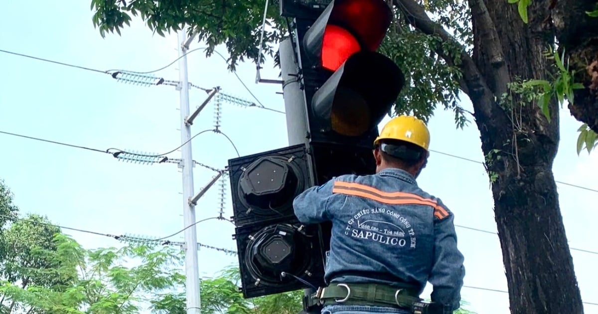 Install right turn signs to reduce traffic jams at 50 intersections in Ho Chi Minh City